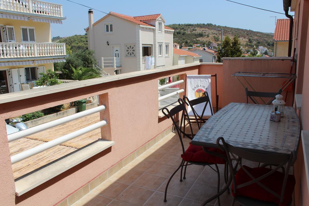 Apartments Luvi Trogir Exterior photo