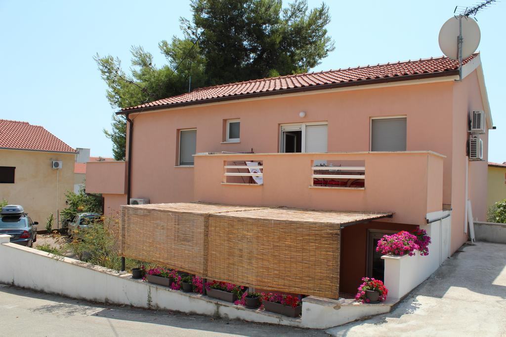Apartments Luvi Trogir Exterior photo